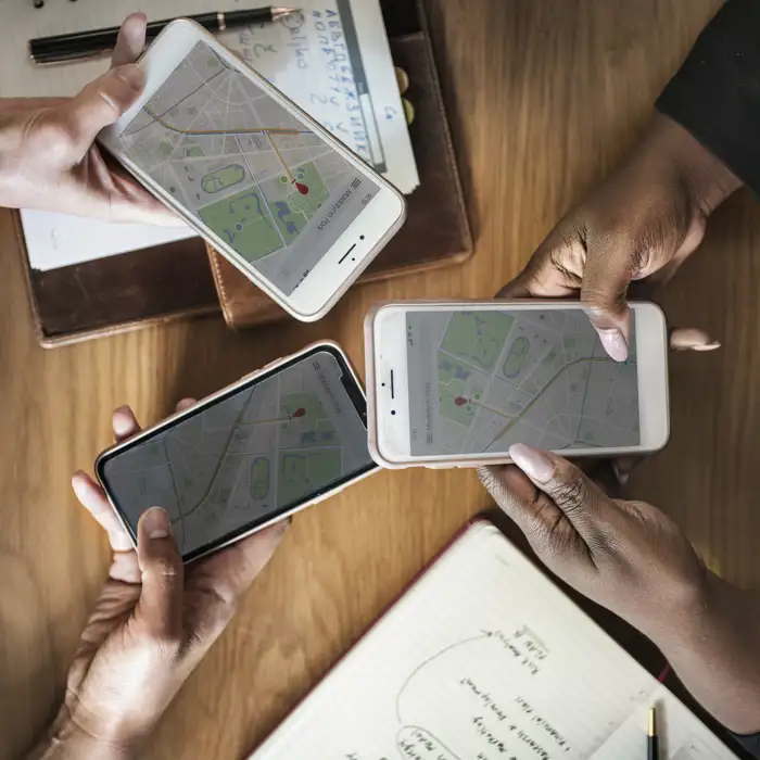 business-people-using-maps-phones.jpg